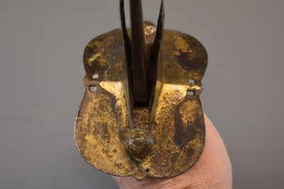 Lot 52 - A LATE 18TH CENTURY MUGHAL INDIAN KHANDA OR STRAIGHT SWORD WITH CHHATRI OR UMBRELLA MARK