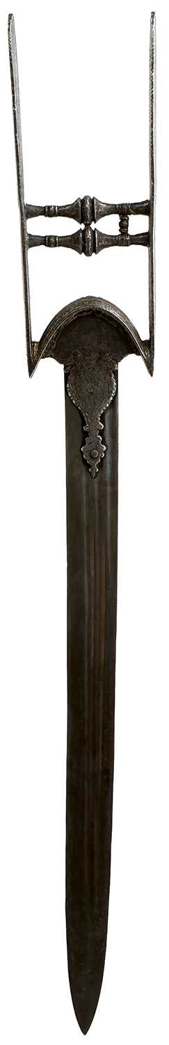Lot 77 - A LATE 18TH CENTURY INDIAN KATAR
