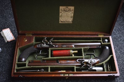 Lot 269 - A CASED PAIR OF 32-BORE FLINTLOCK DUELLING PISTOLS BY DURRS EGG