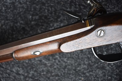 Lot 269 - A CASED PAIR OF 32-BORE FLINTLOCK DUELLING PISTOLS BY DURRS EGG