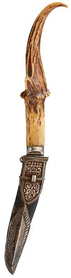 Lot 44 - AN INTERESTING SOUTHERN INDIAN SMALL KHANJAR OR DAGGER