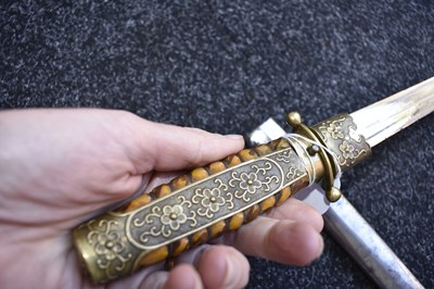 Lot 74 - A CHINESE OFFICER'S DIRK