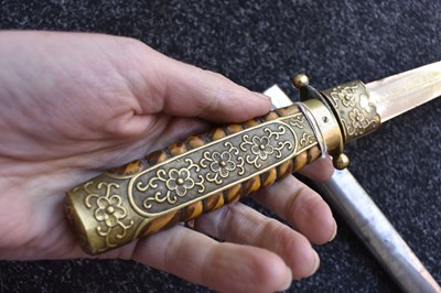 Lot 74 - A CHINESE OFFICER'S DIRK