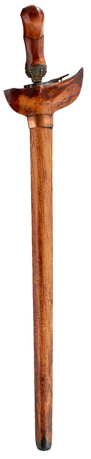 Lot 25 - A LATE 19TH OR EARLY 20TH CENTURY INDONESIAN PANJANG OR EXECUTIONER'S KRIS