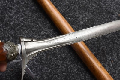 Lot 25 - A LATE 19TH OR EARLY 20TH CENTURY INDONESIAN PANJANG OR EXECUTIONER'S KRIS