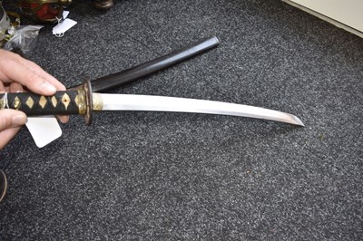 Lot 10 - A WAKIZASHI