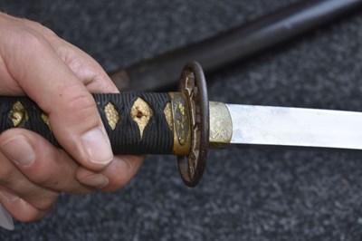 Lot 10 - A WAKIZASHI
