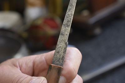 Lot 10 - A WAKIZASHI