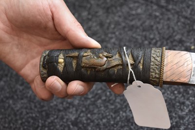 Lot 9 - A WAKIZASHI