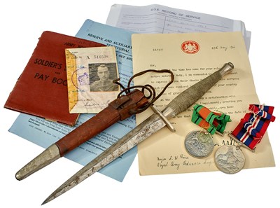 Lot 656 - A VERY RARE SOE RELATED SECOND PATTERN FAIRBAIN SYKES COMMANDO DAGGER ARCHIVE