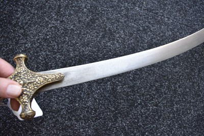 Lot 49 - A 19TH CENTURY WOOTZ DAMASCUS BLADED INDIAN TULWAR