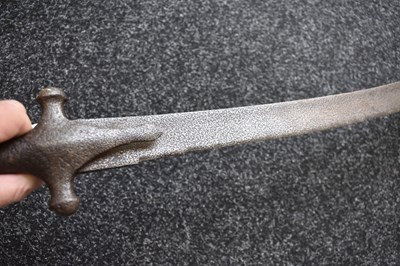 Lot 54 - AN 18TH CENTURY INDIAN TULWAR
