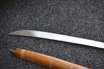 Lot 63 - AN EARLY 20TH CENTURY BURMESE DHA