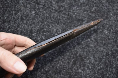 Lot 43 - A 19TH CENTURY WHITE AND YELLOW METAL MOUNTED NEPALESE KUKRI