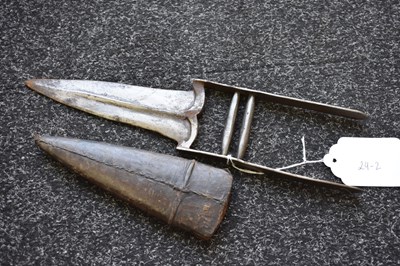 Lot 41 - A 19TH CENTURY INDIAN KATAR OR DAGGER