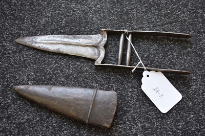 Lot 41 - A 19TH CENTURY INDIAN KATAR OR DAGGER