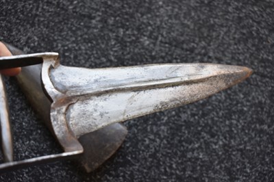 Lot 41 - A 19TH CENTURY INDIAN KATAR OR DAGGER