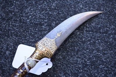 Lot 45 - AN EARLY 19TH CENTURY INDIAN DAGGER