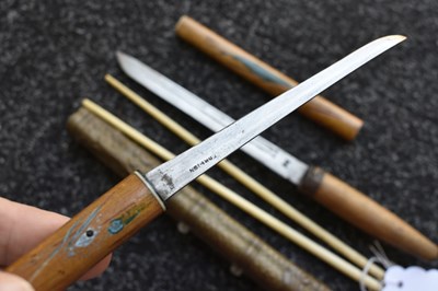 Lot 75 - A CHINESE TROUSSE OR DAGGER SET