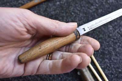 Lot 75 - A CHINESE TROUSSE OR DAGGER SET