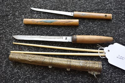 Lot 75 - A CHINESE TROUSSE OR DAGGER SET