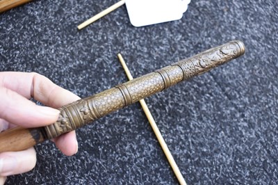 Lot 75 - A CHINESE TROUSSE OR DAGGER SET