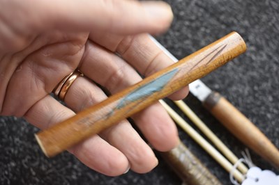 Lot 75 - A CHINESE TROUSSE OR DAGGER SET