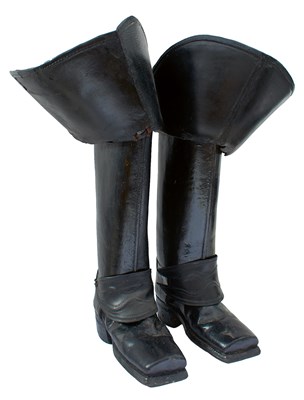 Lot 186 - OF ENGLISH CIVIL WAR INETERST - A RARE PAIR OF 17TH CENTURY CAVALIER'S RIDING BOOTS