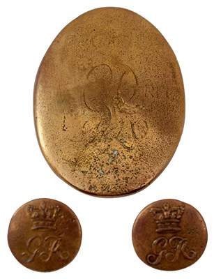 Lot OF BATTLE OF WATERLOO INTEREST: A SHOULDER BELT PLATE AND BUTTONS FROM THE BATTLEFIELD
