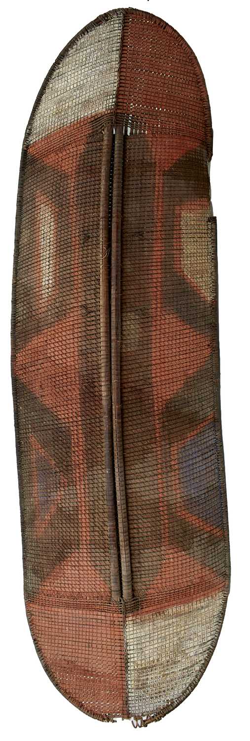 Lot 123 - A 19TH CENTURY CENTRAL AFRICAN WICKER SHIELD, CONGO