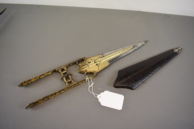 Lot 78 - A GOOD 18TH CENTURY INDIAN KATAR