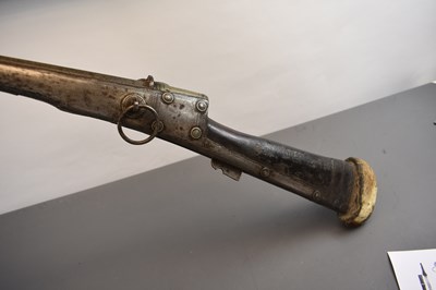Lot 160 - A 19TH CENTURY 20-BORE ARABIAN MATCHLOCK LONGGUN, POSSIBLY OMAN