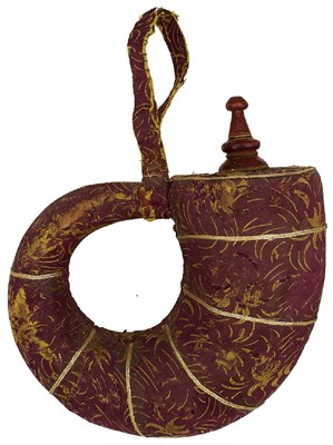 Lot 59 - A FINE LATE 18TH CENTURY INDIAN BARUDAN POWDER FLASK