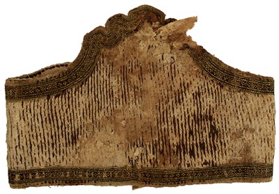Lot 288 - A VERY RARE 19TH CENTURY INDIAN RAJPUT FABRIC BODY ARMOUR