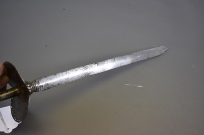 Lot 59 - A SCARCE 17TH CENTURY INDIAN SHORT RAPIER FROM THE BIKANER ARMOURY