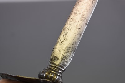 Lot 59 - A SCARCE 17TH CENTURY INDIAN SHORT RAPIER FROM THE BIKANER ARMOURY