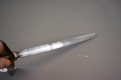 Lot 59 - A SCARCE 17TH CENTURY INDIAN SHORT RAPIER FROM THE BIKANER ARMOURY