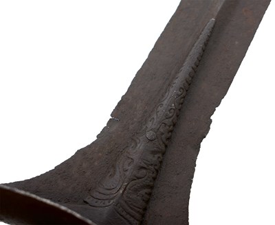 Lot 55 - A LATE 16TH OR EARLY 17TH CENTURY SOUTHERN INDIAN SWORD OR RAPIER