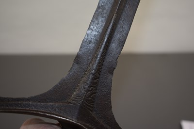 Lot 55 - A LATE 16TH OR EARLY 17TH CENTURY SOUTHERN INDIAN SWORD OR RAPIER